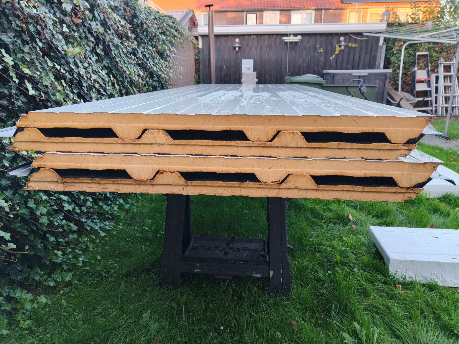 4 nieuwe FALK TR3+ 1100 geïsoleerde dakplaten., 10 tot 15 m², Zwart, Nieuw, Metaal