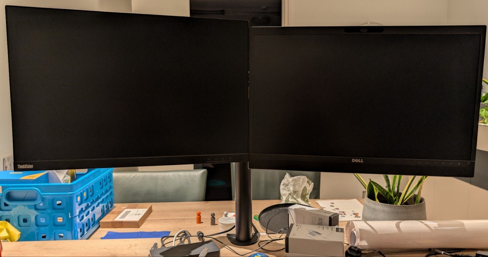2x 24 inch monitor incl. standaard en stekkerdozen, Computers en Software, Monitoren, Ophalen, Zo goed als nieuw
