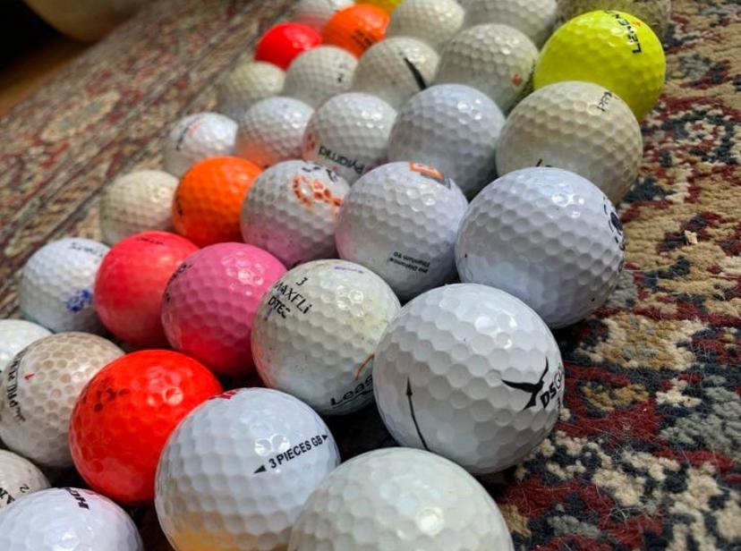 50 golfballen van verschillende merken, Sport en Fitness, Golf, Ophalen, Zo goed als nieuw, Bal(len)