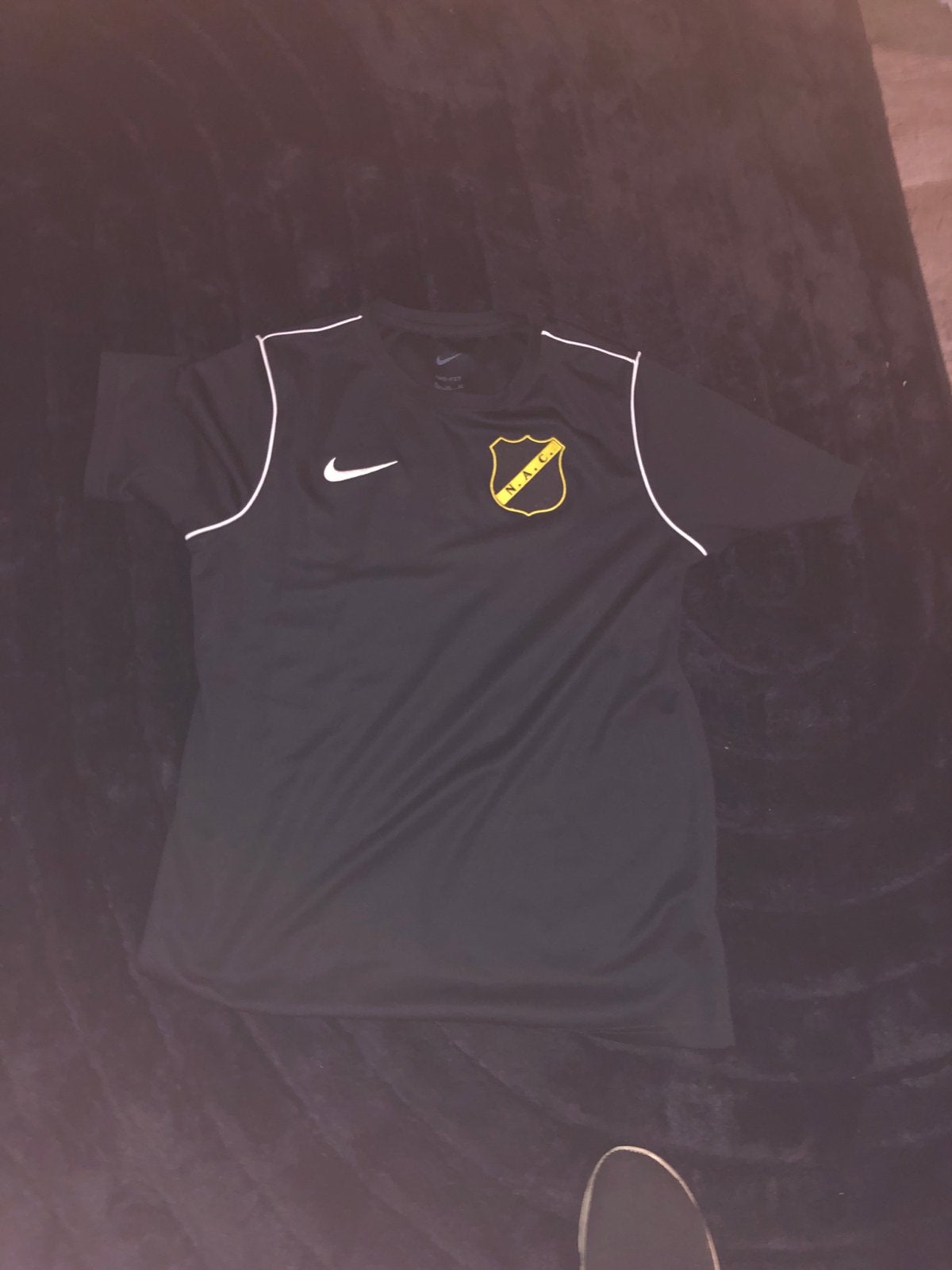 Nike NAC Breda Voetbalshirt Maat 152/164, Kinderen en Baby's, Ophalen, Zo goed als nieuw, Jongen, Sport- of Zwemkleding