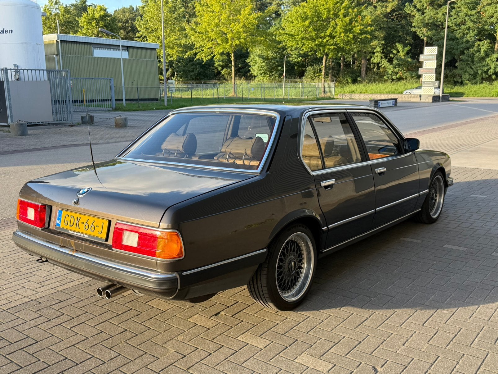 BMW 735i Aut. 1984, Auto's, Automaat, Achterwielaandrijving, Leder, 650 kg