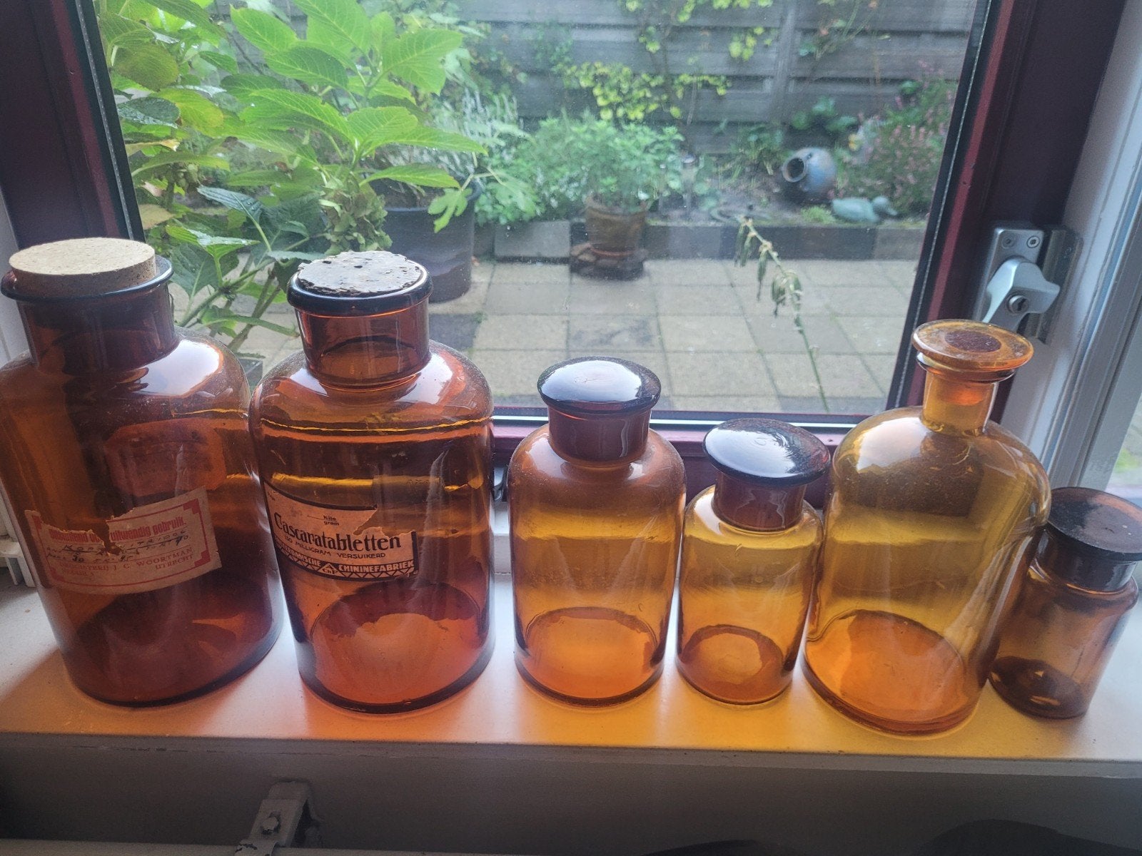 orginele apothekers potten, Ophalen