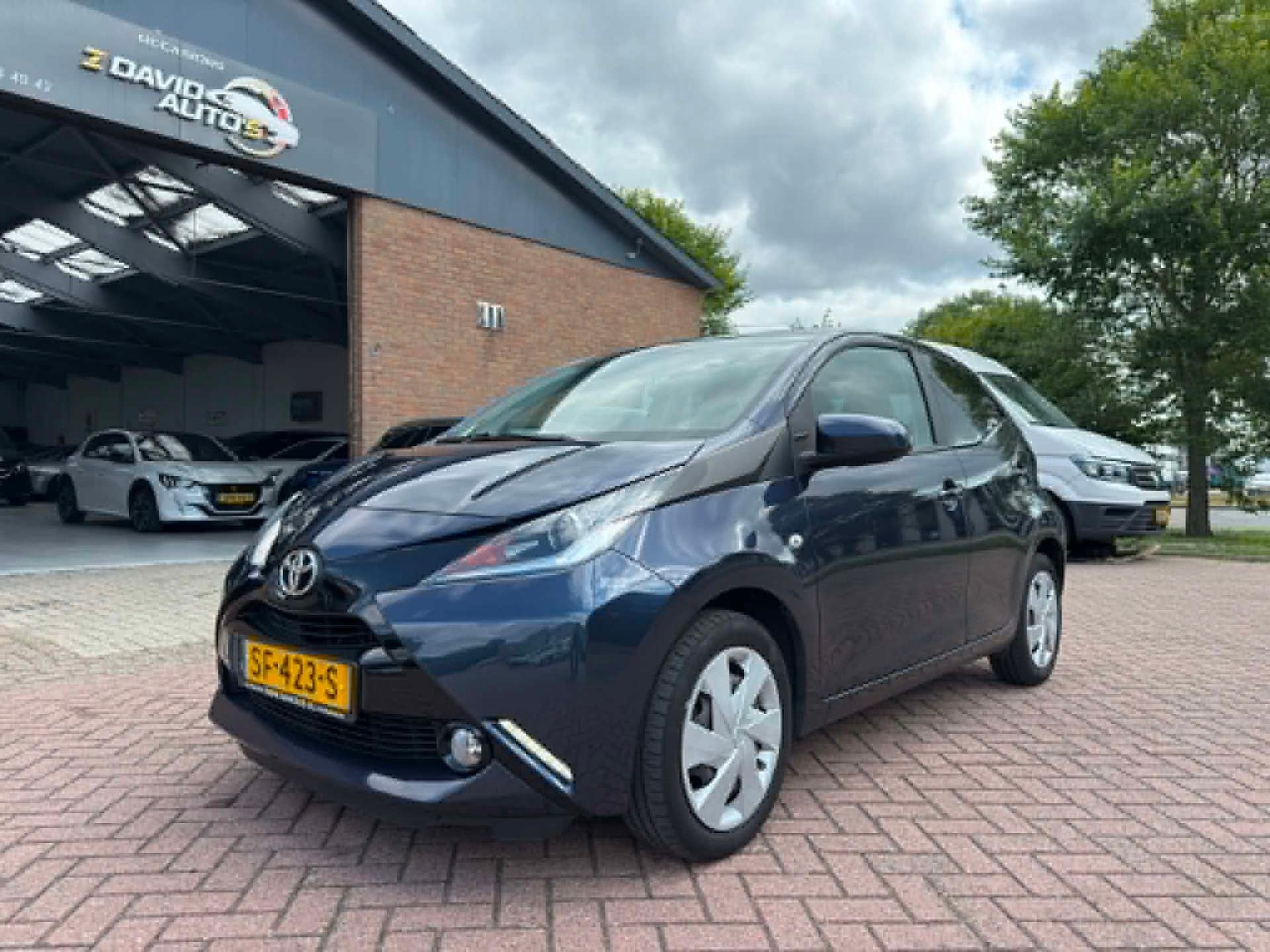 Toyota Aygo 1.0 VVT-i x-play \ automaat \ camera \ e1, Gebruikt, Euro 6, Origineel Nederlands, 3 cilinders