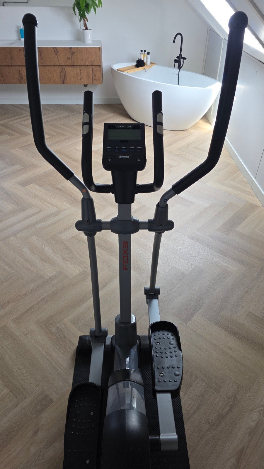 Focus Fitness Fox3 Crosstrainer - Kinomap - bluetooth zgan, Sport en Fitness, Ophalen, Benen, Zo goed als nieuw, Crosstrainer