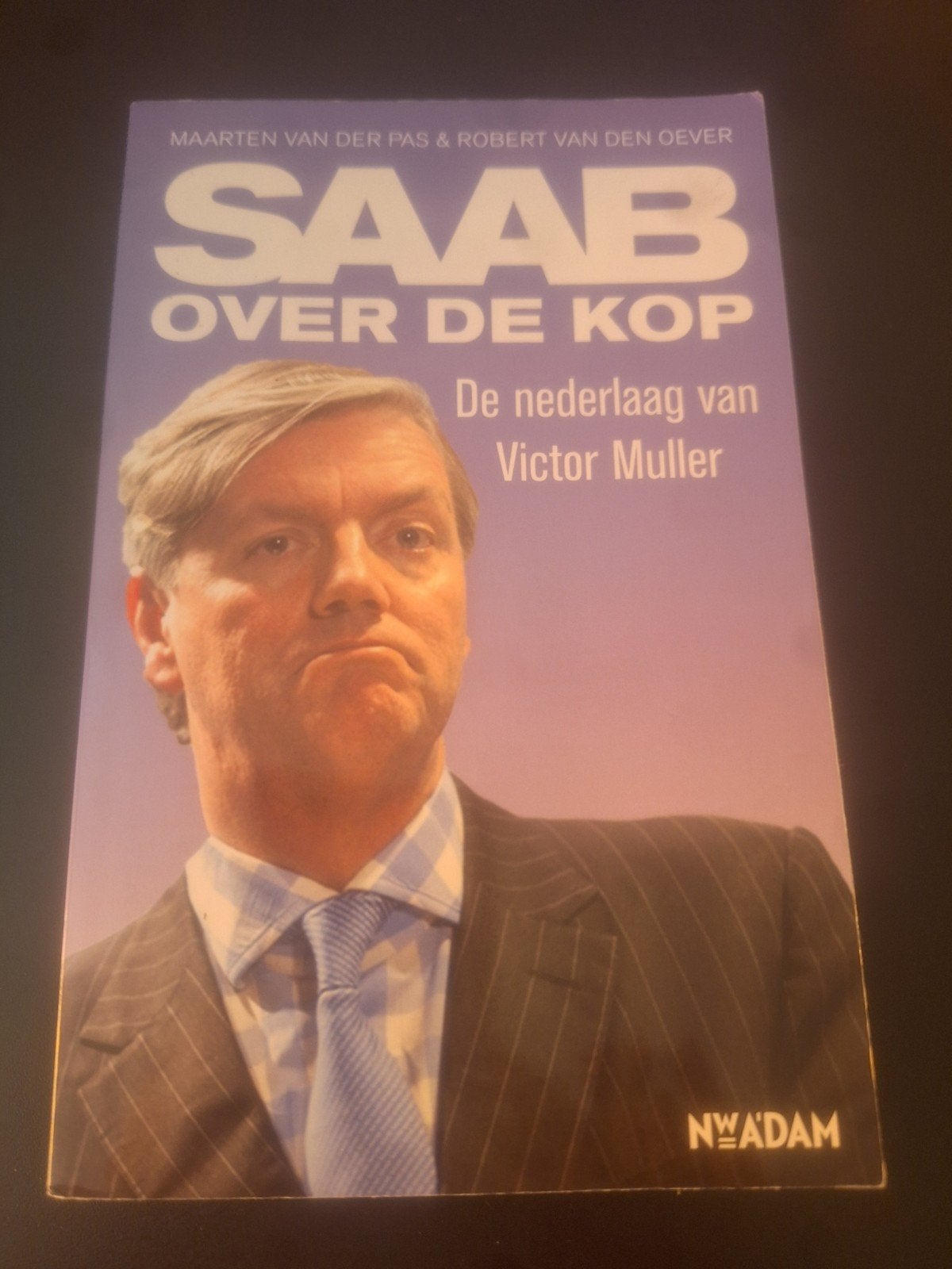 SAAB OVER DE KOP: De nederlaag van Victor Muller, Boeken, Ophalen of Verzenden, Gelezen, Overige merken, Maarten van der Pas & Robert van den Oever