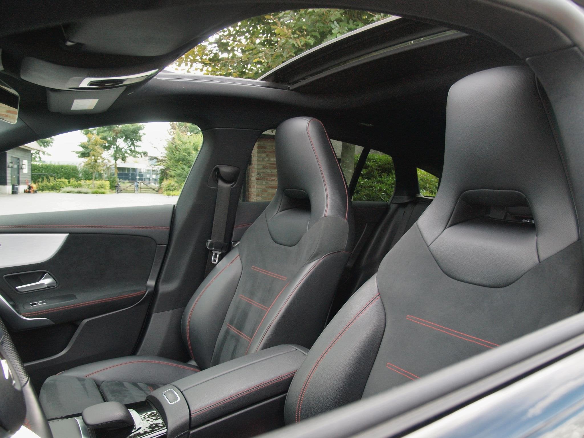 Mercedes-Benz CLA-klasse Shooting Brake 200 Business Solutio, 730 kg, Gebruikt, 4 cilinders, Leder en Stof