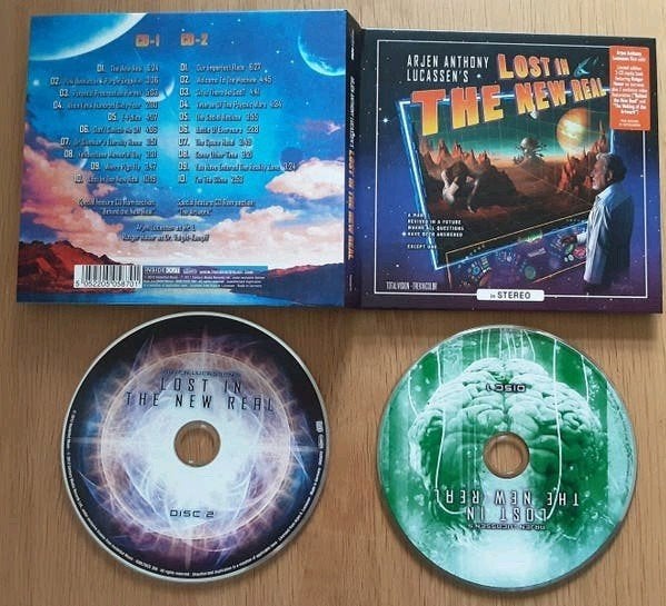 Arjen Anthony Lucassen's Lost in the New Real deluxe 2CD-box, Cd's en Dvd's, Inclusief boekje, Rock, Ophalen of Verzenden, Zo goed als nieuw