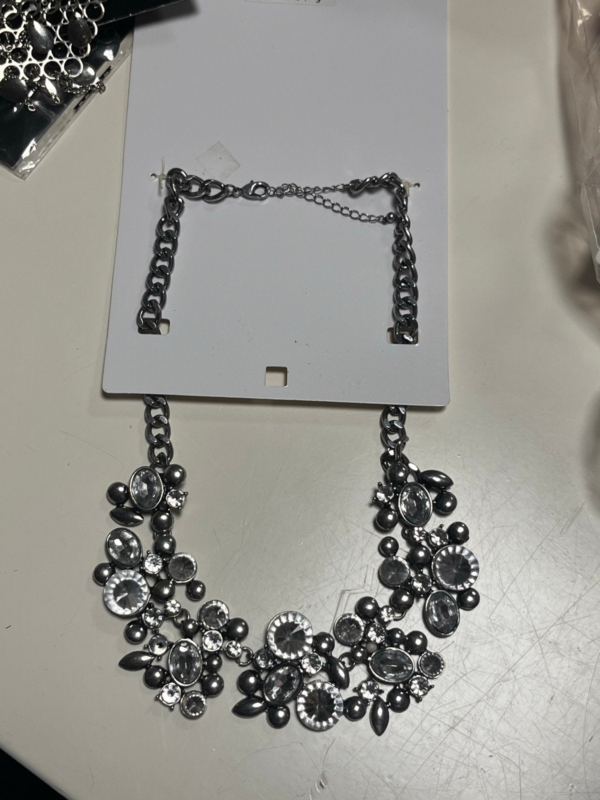 Stijlvolle ketting en oorbellen set met zwarte kralen, Ophalen of Verzenden, Nieuw, Zwart, Overige materialen