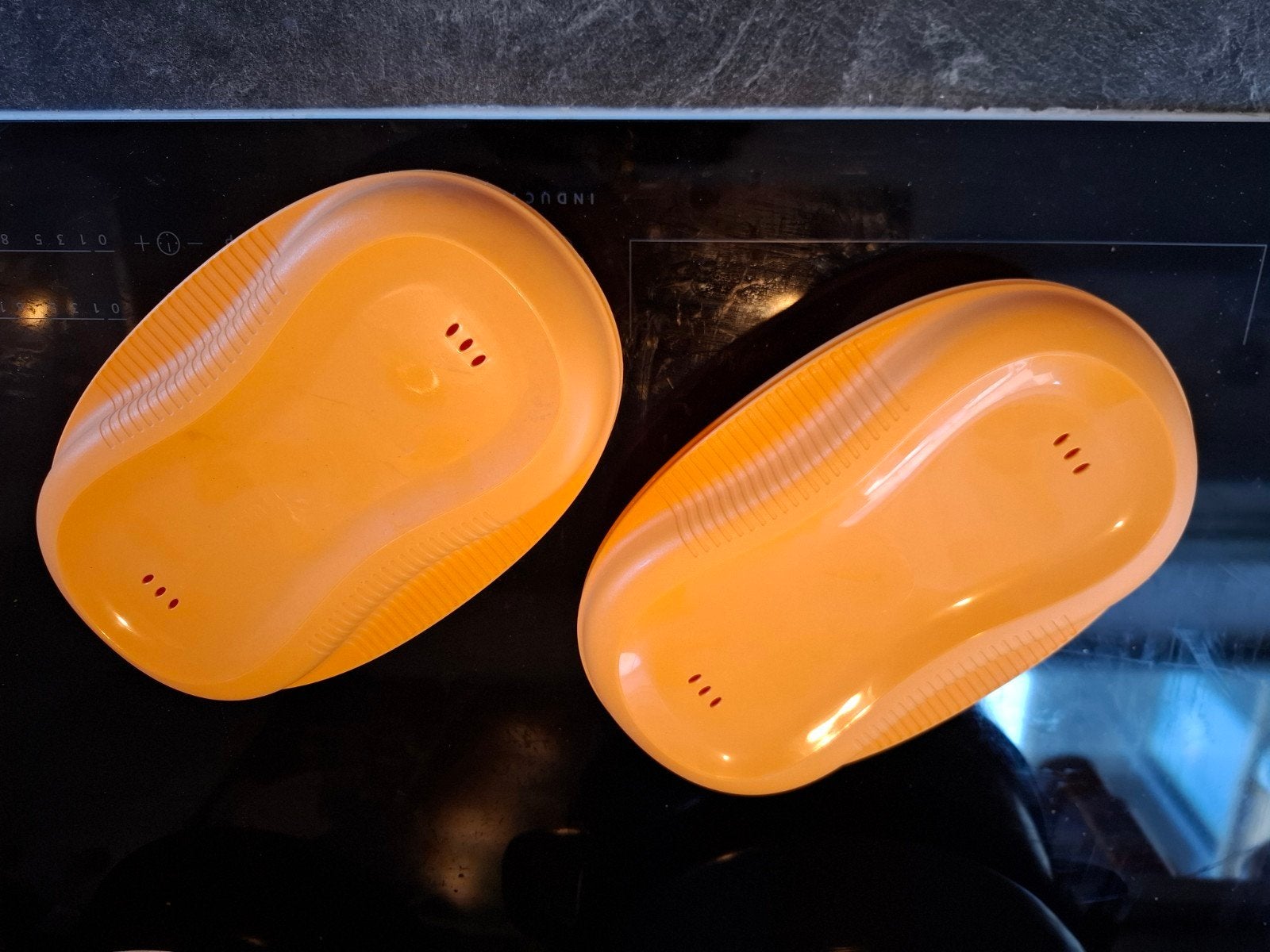 omeletmakers tupperware 2x, Gebruikt, Oranje, Ophalen of Verzenden, Bak of Kom