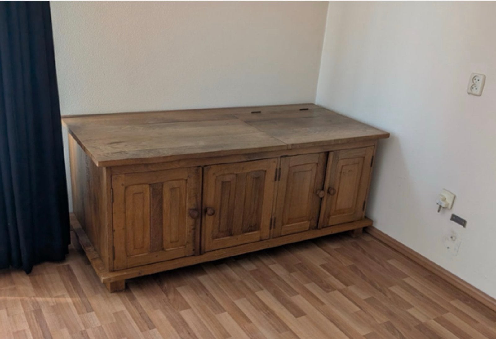 Massief eiken tv meubel - Zwaar en robuust gratis, Huis en Inrichting, Kasten | Televisiemeubels, Ophalen, Gebruikt, 100 tot 150 cm