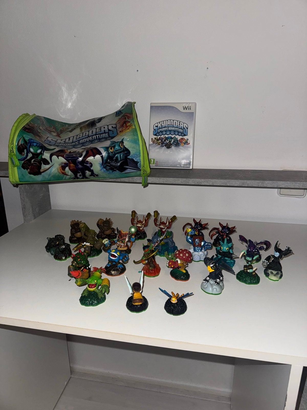 Skylanders Spyro's Adventure Wii met 20+ figuren en tas, Avontuur en Actie, 1 speler, Ophalen of Verzenden, Zo goed als nieuw