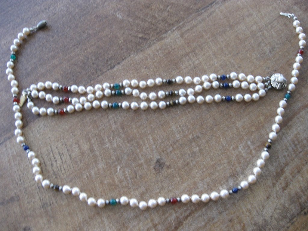 Ketting en armband met 3 rijen zoetwaterparels, Overige kleuren, Ophalen of Verzenden, Zo goed als nieuw, Met edelsteen