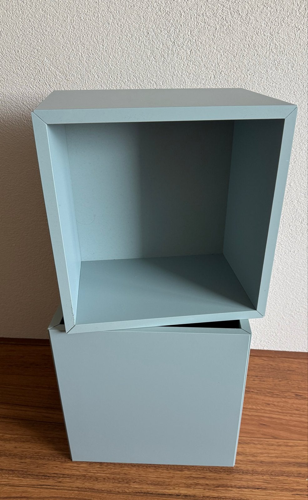 2 IKEA Eket kubussen grijsblauw met wandrail, Huis en Inrichting, Ophalen, Zo goed als nieuw