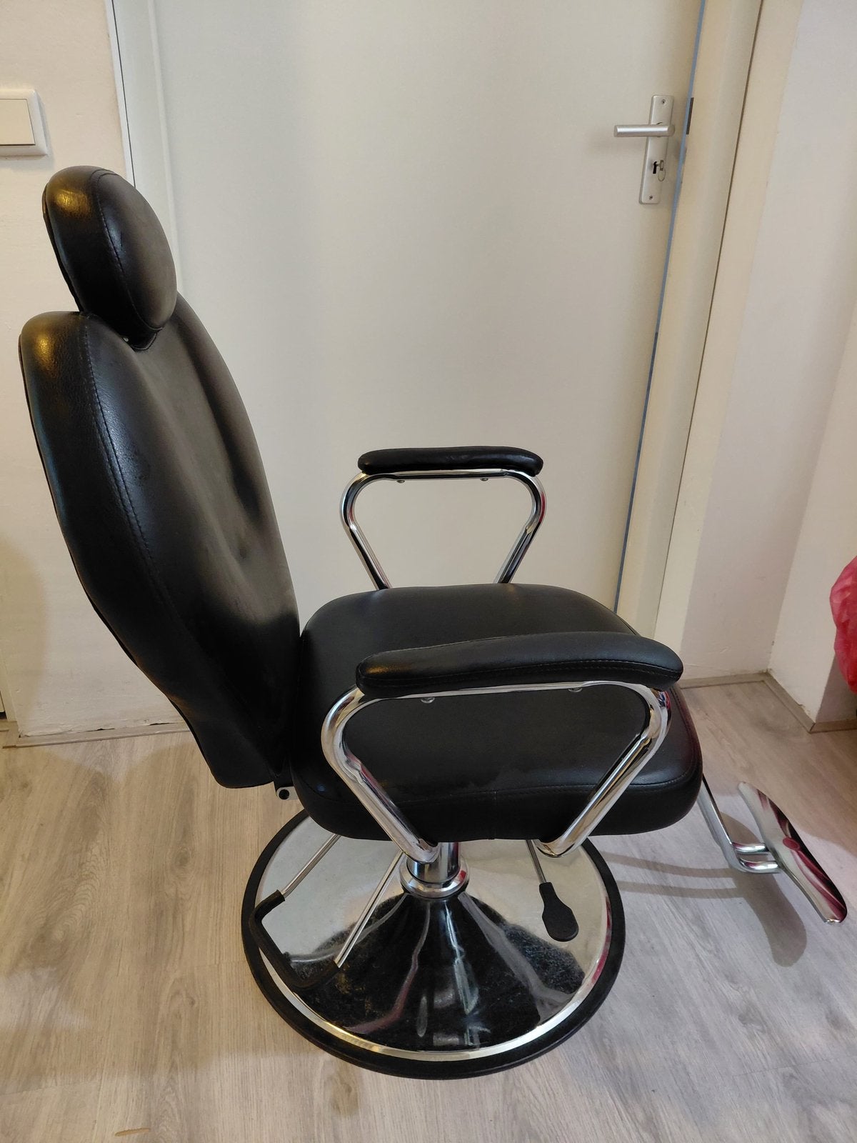 Kappersstoel – Zwart (Hydraulisch & Verstelbaar), Diensten en Vakmensen