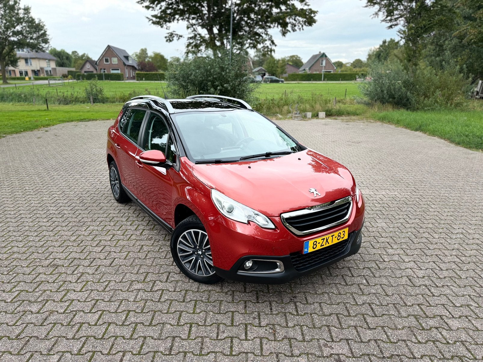 Peugeot 2008 1.2 E-vti 60KW Etg5 2015 Rood, Auto's, Peugeot, 450 kg, 1199 cc, 770 kg, 23 km/l