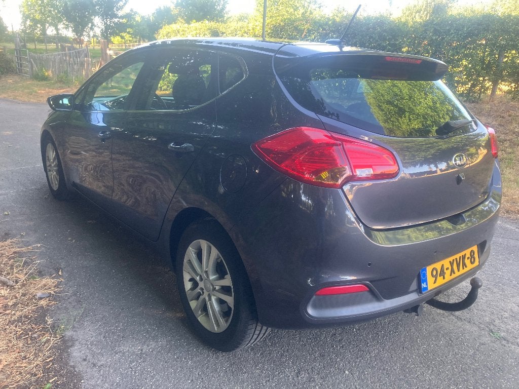 Kia Cee d 1.6 GDI 5DR 2012 Grijs, Auto's, Voorwielaandrijving, Euro 5, 4 cilinders, Leder en Stof