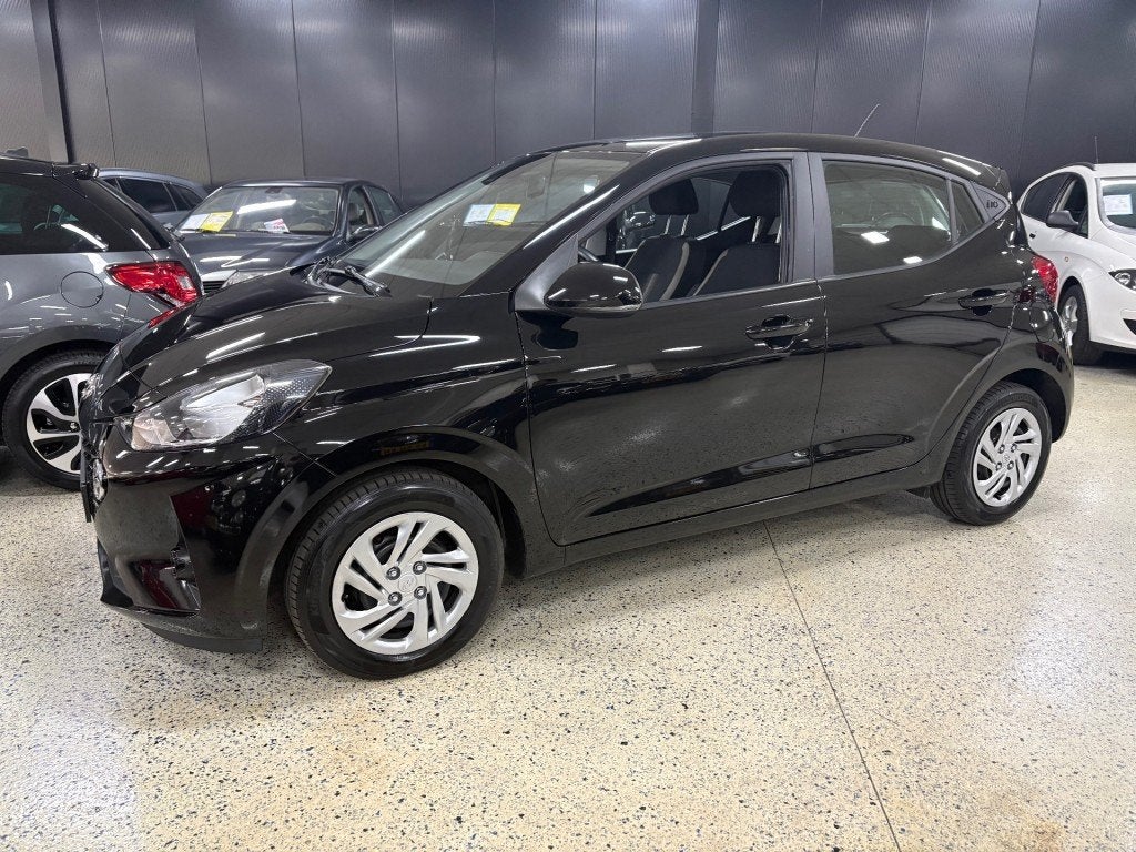 Hyundai I10 1.0 Navigatie Apple Android Camera Airco USB, Voorwielaandrijving, Gebruikt, 899 kg, Met garantie (alle)
