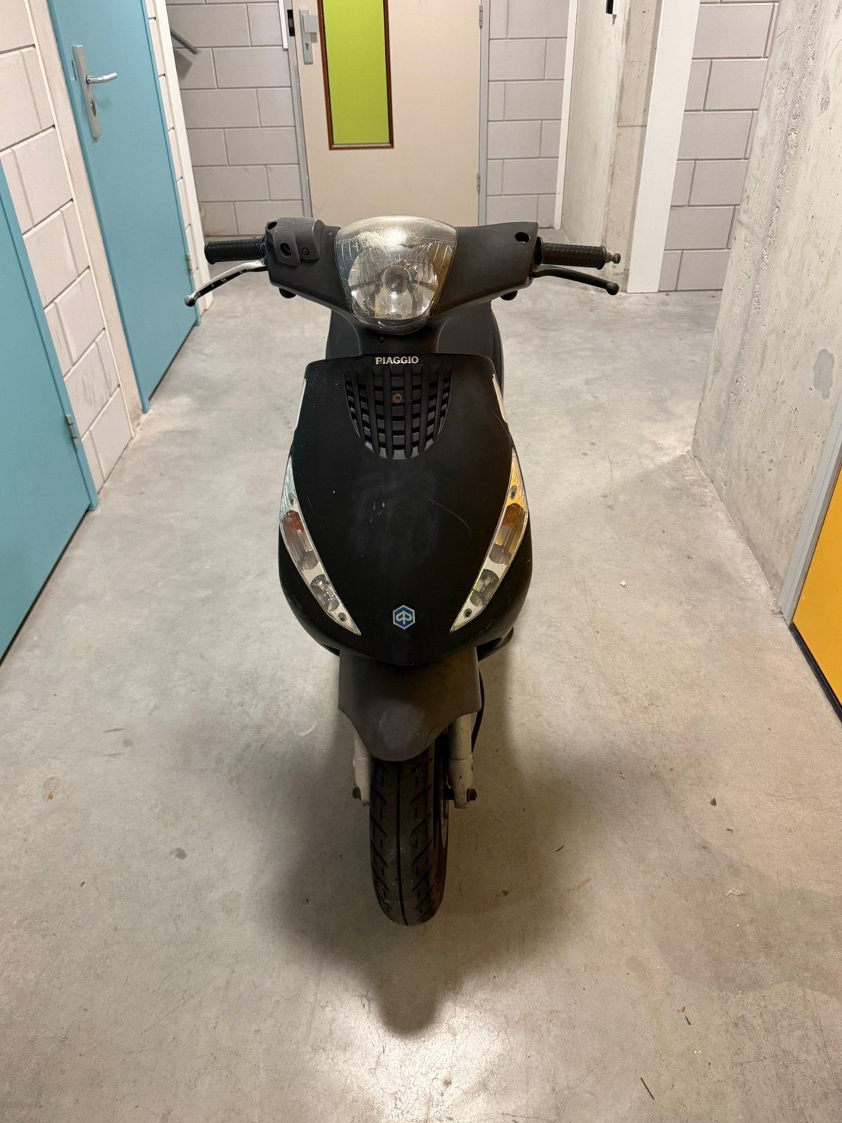 Piaggo zip 25km snor 2017, Fietsen en Brommers, Scooters | Piaggio, Ophalen, Zip, Zo goed als nieuw, Benzine