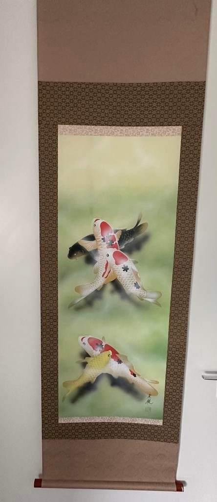 Japanse schilderij kakejiku (wandrol) met koi – gesigneerd, Antiek en Kunst, Kunst | Schilderijen | Klassiek, Ophalen of Verzenden