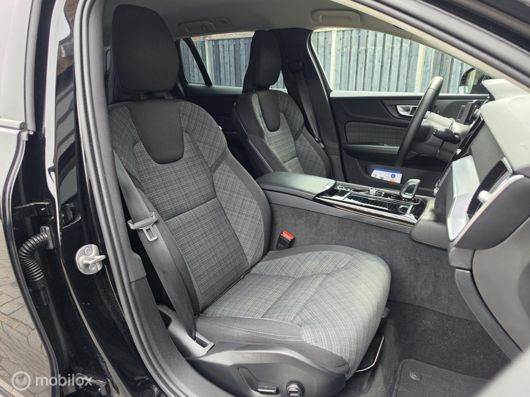 VOLVO V60 2.0 T6 AWD LONG RANGE 350PK R-DESIGN PLUG-IN HYBRI, Automaat, Stof, Gebruikt, 4 cilinders