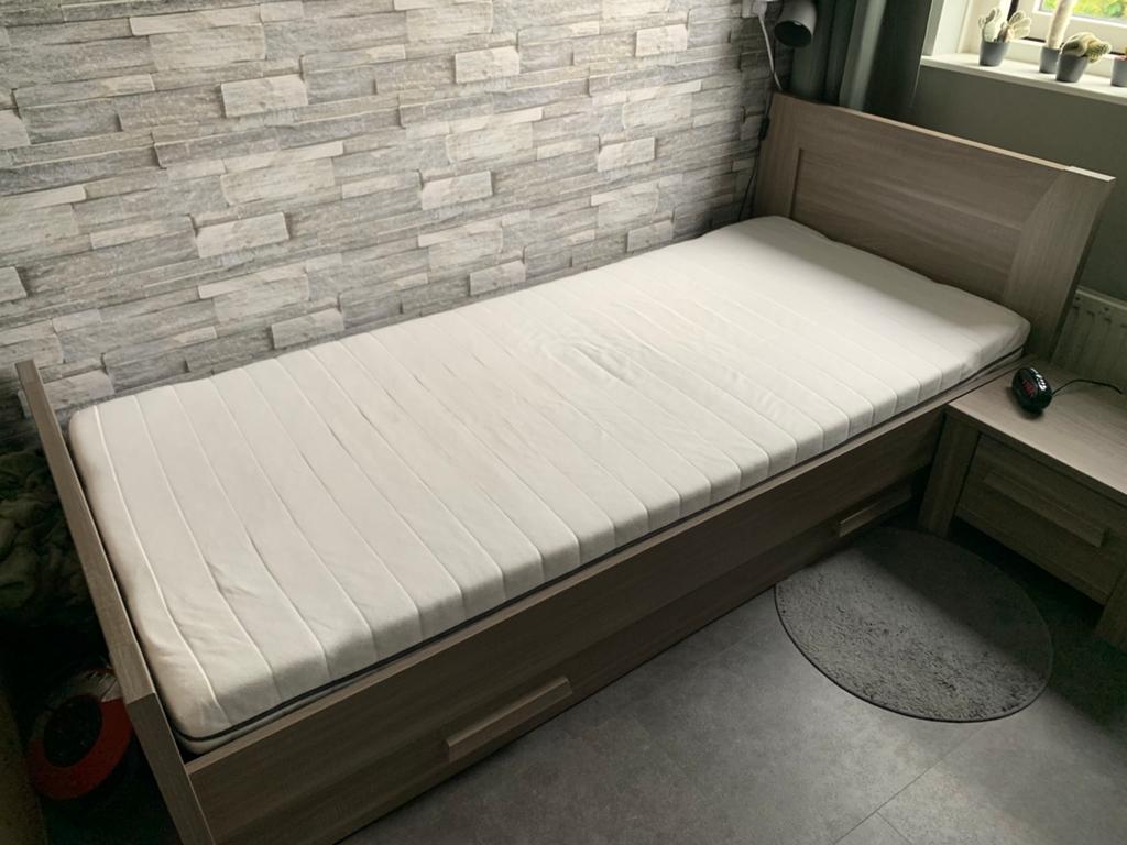 1 persoonsbed, lattenbodem, opberglade, nachtkastje, matras, Ophalen, Gebruikt, 90 cm, Eenpersoons