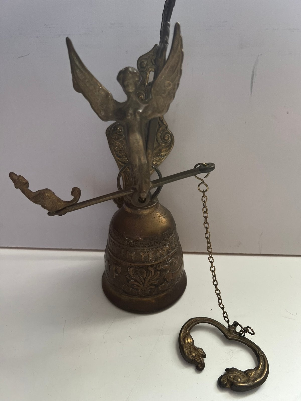 Antieke koperen kloosterbel met klepel en wandbevestiging, Ophalen of Verzenden