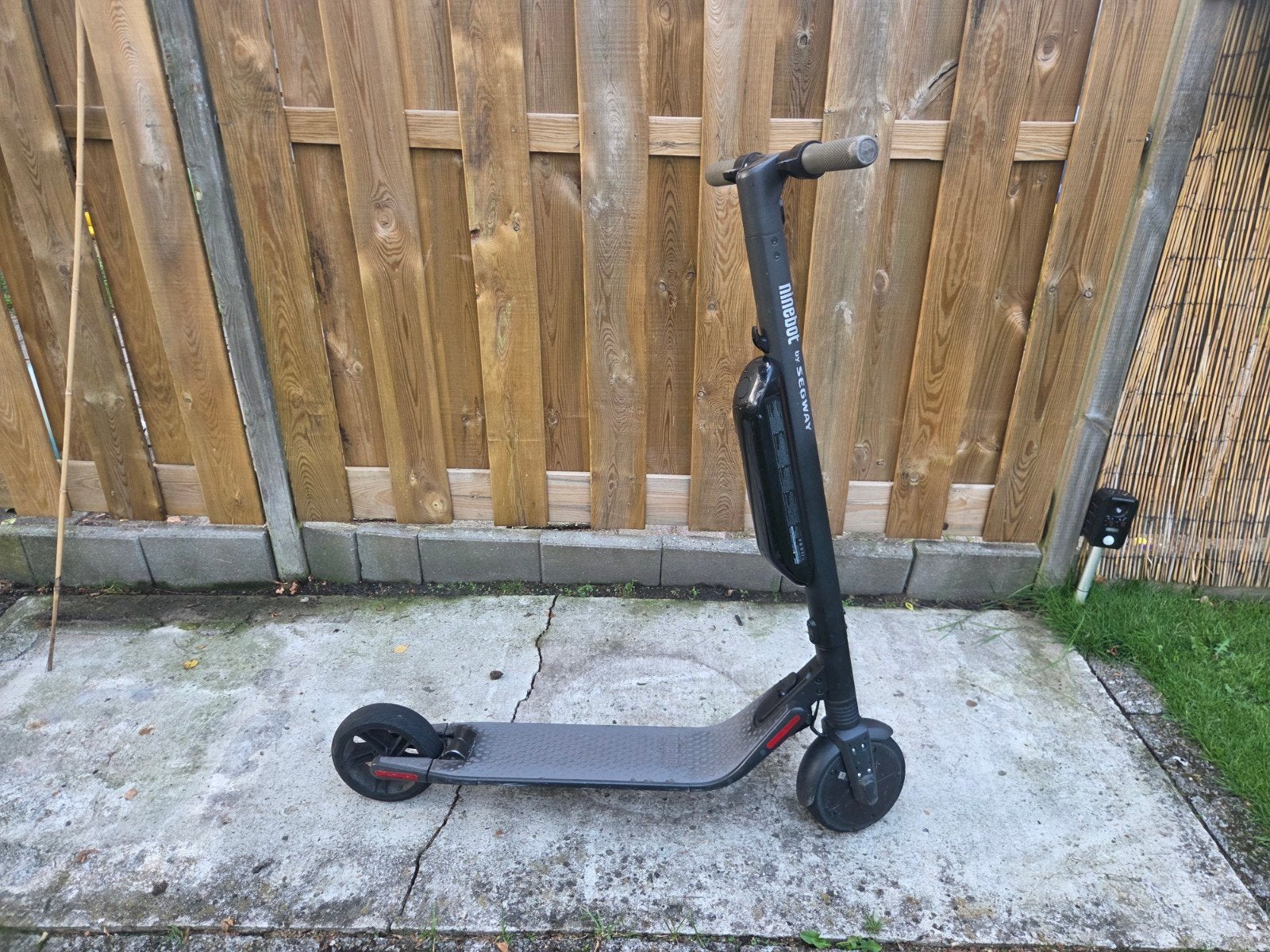 Segway Ninebot ES4 met defecten (voor onderdelen/reparatie), Fietsen en Brommers, Steps, Ophalen of Verzenden, Gebruikt, Elektrische step (E-scooter)
