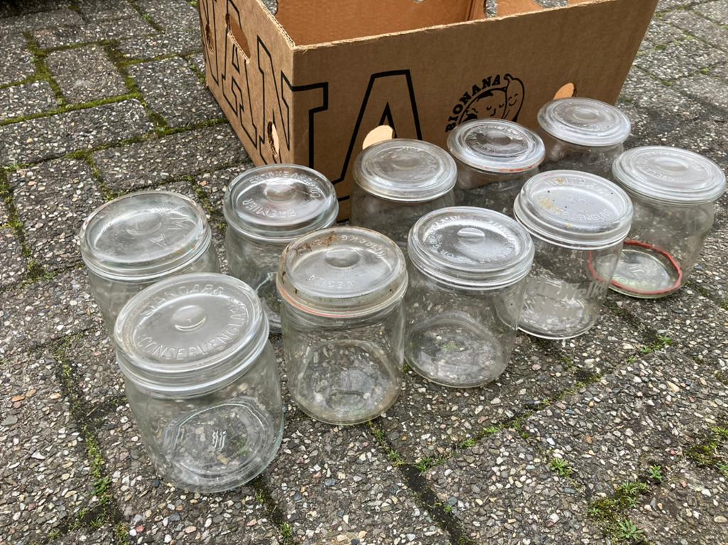 Weckflessen bijna gratis, Ophalen