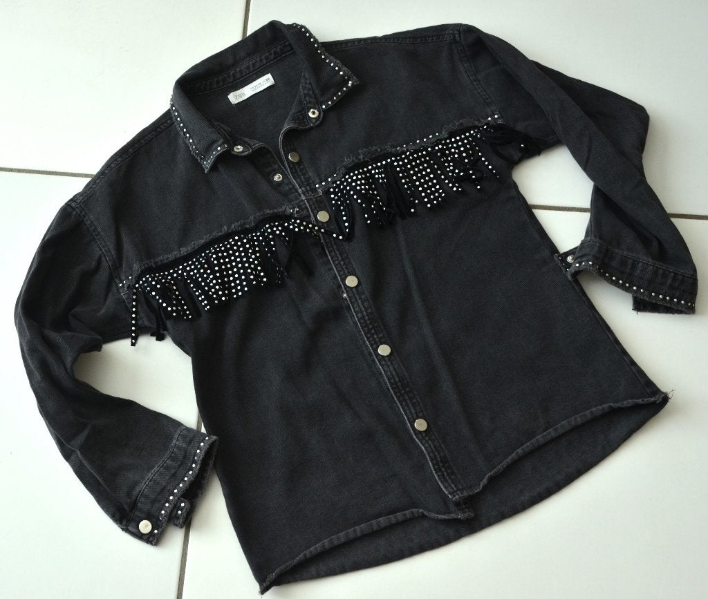 Stoere cowboy zwarte jeans bloes of jasje met studs 152, Kinderen en Baby's, Ophalen of Verzenden, Zo goed als nieuw, Jongen of Meisje