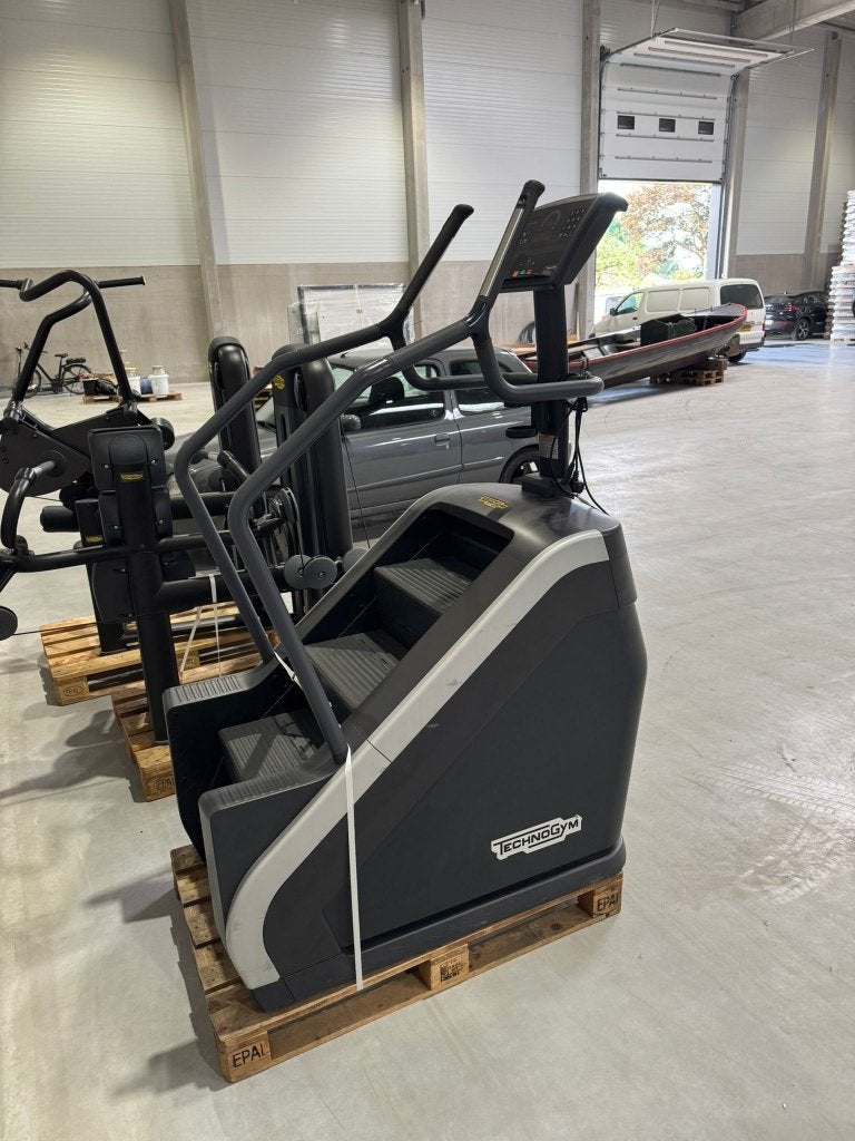 Technogym Climber Excite 1000 LED – Trapklimmer, Ophalen, Gebruikt, Stepapparaat, Metaal