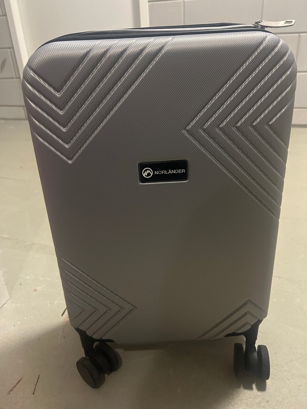 Gloednieuwe handbagage reistrolley - uitbreidbaar, Wieltjes, 40 tot 60 cm, 30 cm of meer, Nieuw