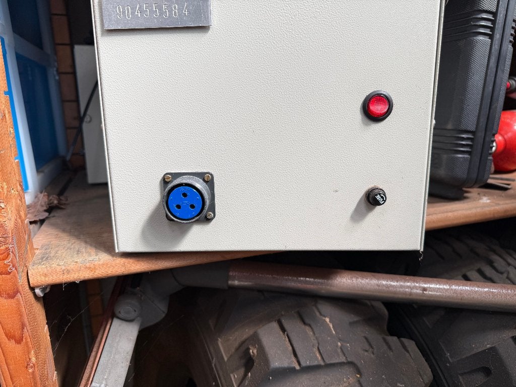DAF YA twee 24 Volt voedingen voor voeden zendapparatuur, Verzamelen, Ophalen, Landmacht, Nederland, Overige typen
