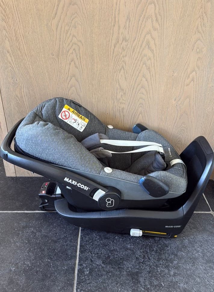 Maxi-Cosi Pebble Plus autostoel met Isofix base, Autogordel of Isofix, Gebruikt, 0 t/m 13 kg, Maxi-Cosi