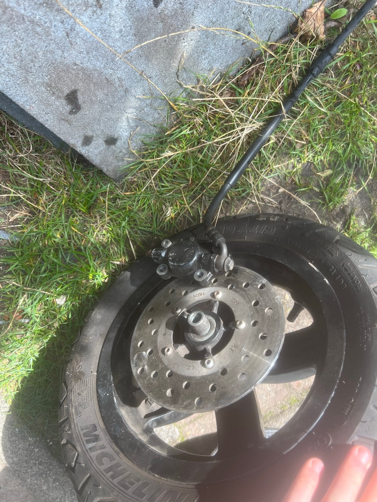 Scooter voorwiel met remschijf en remklauw, Fietsen en Brommers, Brommeronderdelen | Scooters, Ophalen of Verzenden, Gebruikt