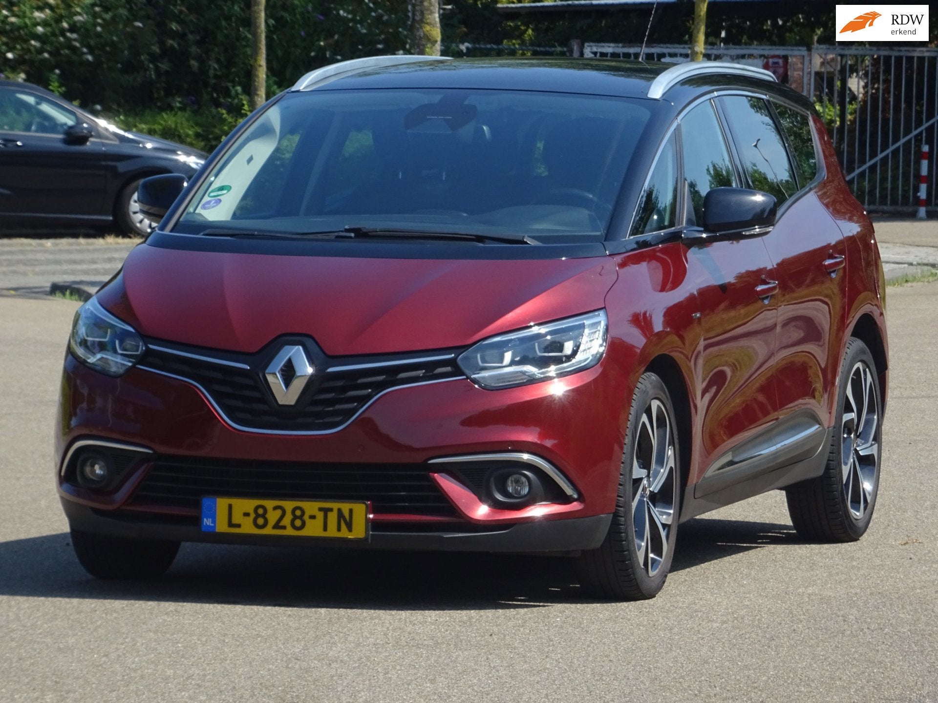 Renault Grand Scénic 1.2 TCe Bose 7PERS BJ2017 LEER/NAVI/AP, Auto's, Voorwielaandrijving, Gebruikt, Euro 6, 4 cilinders