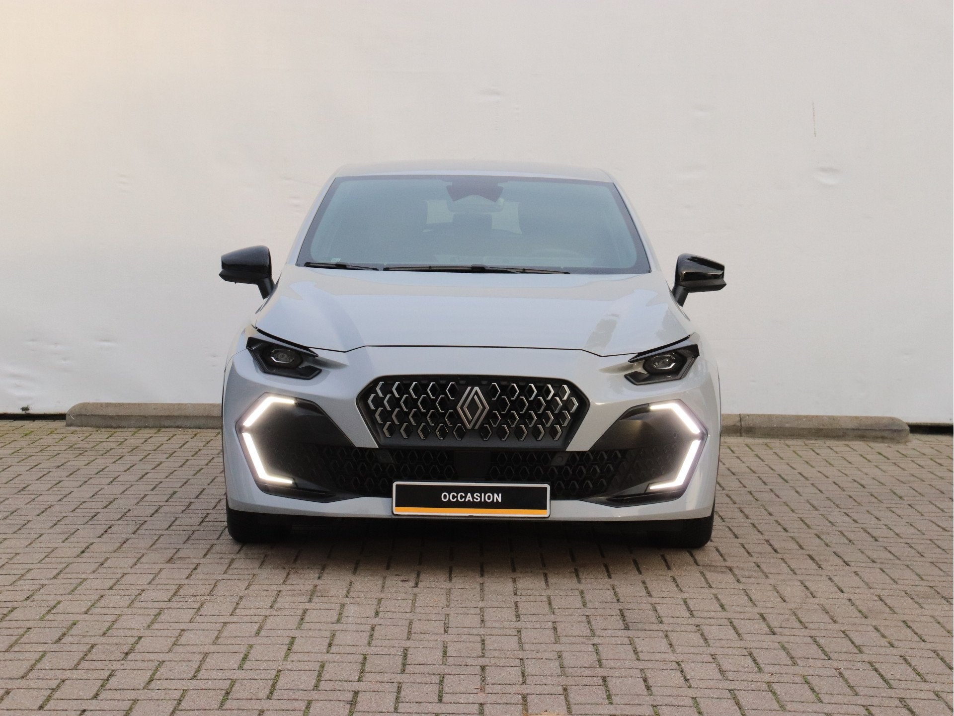 Renault Clio 1.8 Hybrid 160 techno CAMERA / APAPTIVE CRUISE, Dealer onderhouden, Gebruikt, 4 cilinders, Leder en Stof