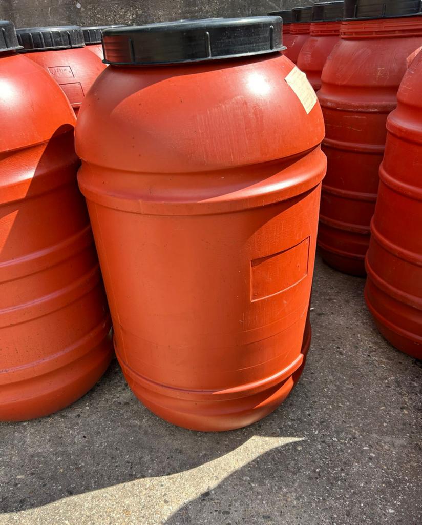 Tonnen € 7,50, Tuin en Terras, 150 liter of meer, Ophalen, Zo goed als nieuw