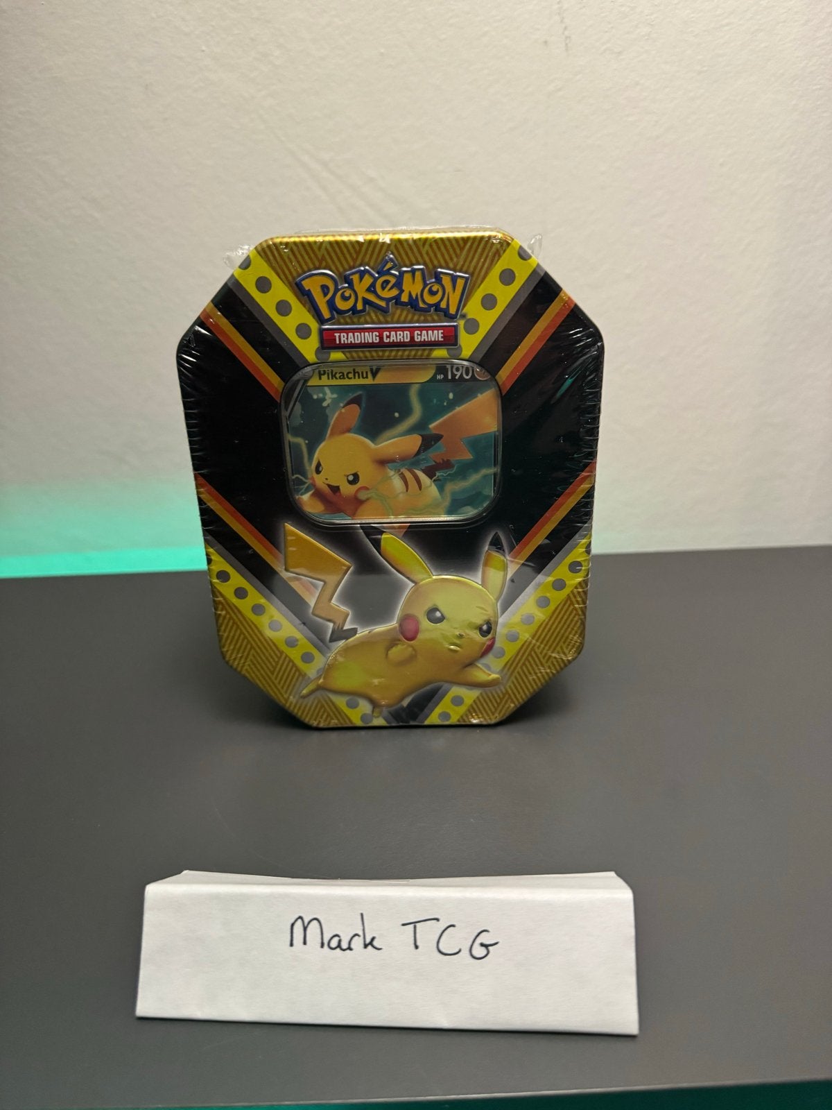 Pokémon Pikachu V Tin - Nieuw en Geseald, Ophalen of Verzenden, Nieuw, Overige typen