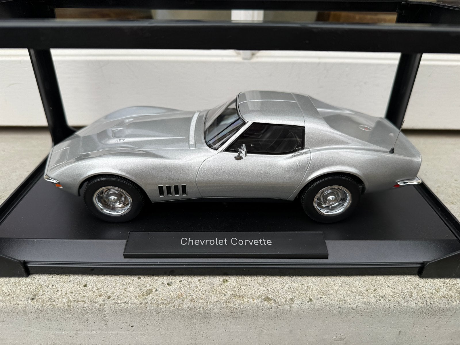 1:18 Chevrolet Corvette C3 Coupe zilver 1969 Norev, Hobby en Vrije tijd, Auto, Norev, 70-72 Av. de Bohlen, Vaulx-en-Velin, 69120, France