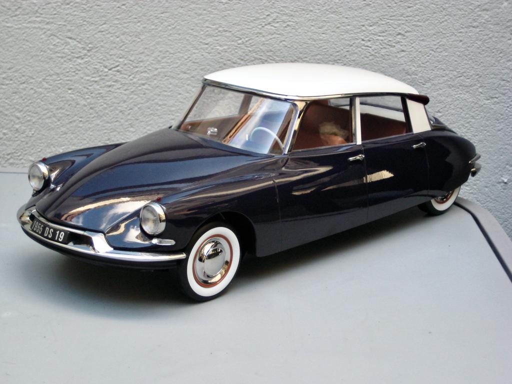 Citroen Ds 19 1955 Aubergine met Champagne dak Norev 1:12, Ophalen of Verzenden, Nieuw, 1:9 t/m 1:12, Auto