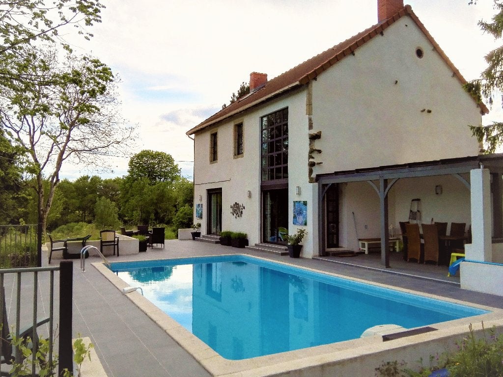Vakantie villa met privé zwembad in midden Frankrijk, Vakantie, Vakantiehuizen | Frankrijk, 5 personen, Ardèche of Auvergne, 2 slaapkamers