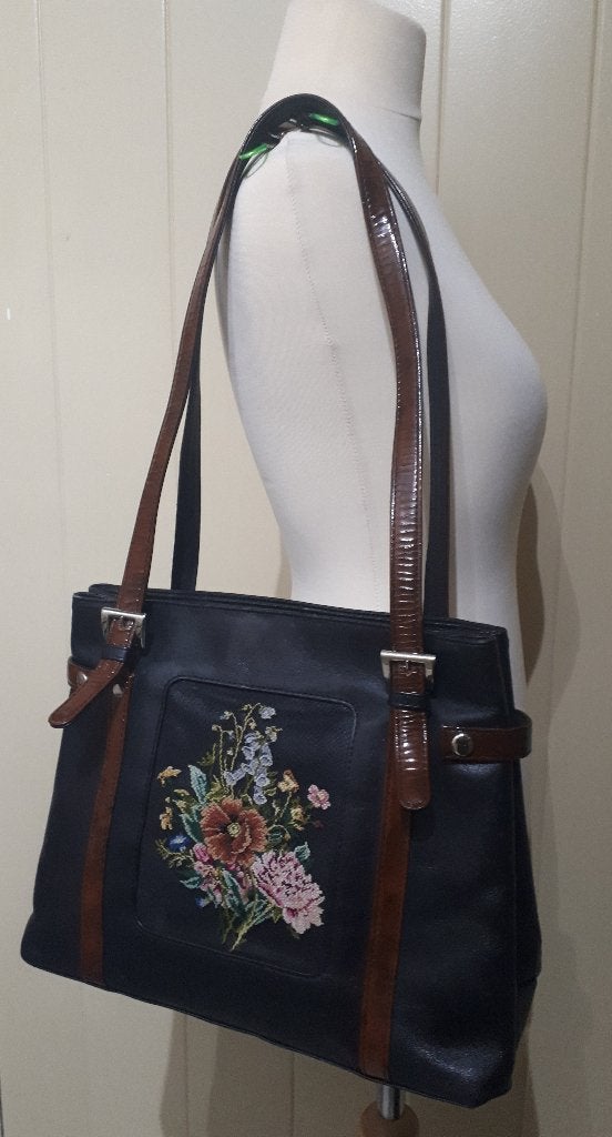 Vintage Michiko Kugo zwart lederen/petit point schoudertas, Verzenden, Zo goed als nieuw, Zwart, Handtas