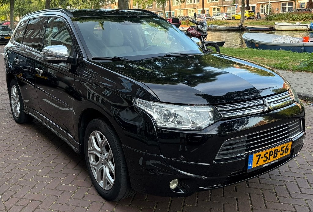 Mitsubishi Outlander 2.0 Phev 203pk incl Trekhaak, Intense+, Outlander, Beige, 4 cilinders, Automatische klimaatregeling
