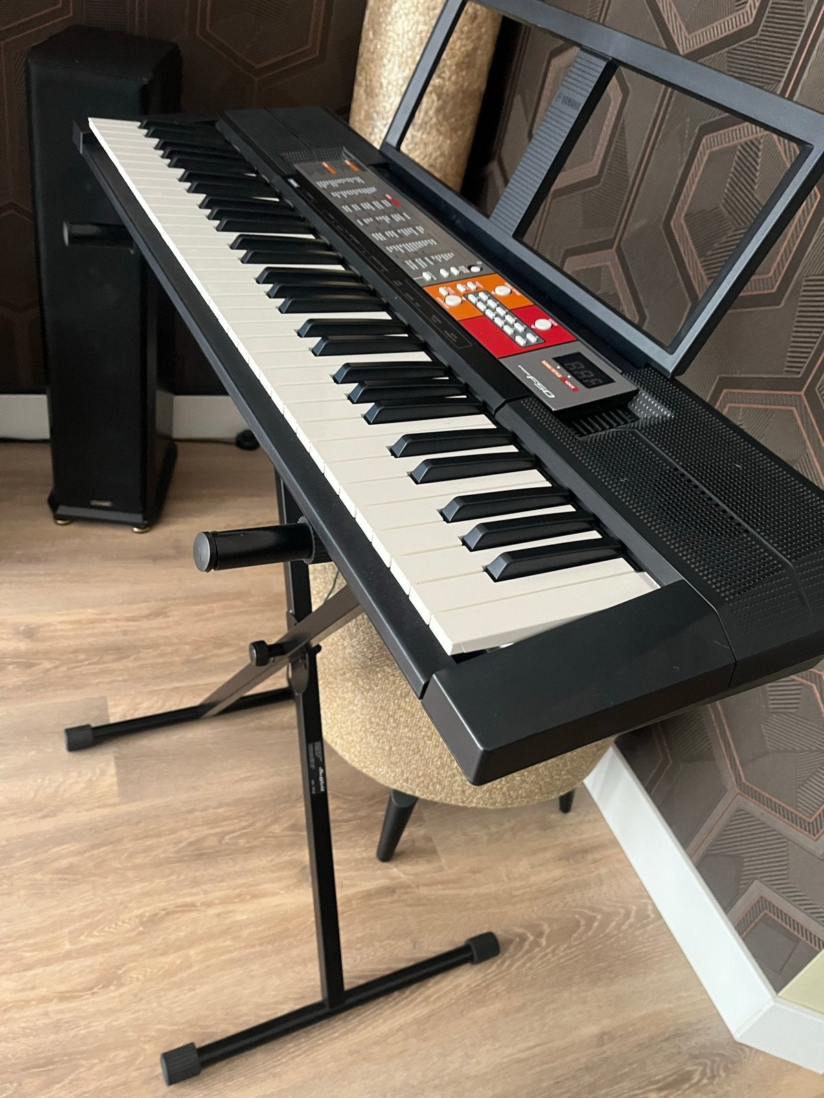 Yamaha PSR F50 Keyboard met standaard, Ophalen, Zo goed als nieuw, Yamaha, Met standaard