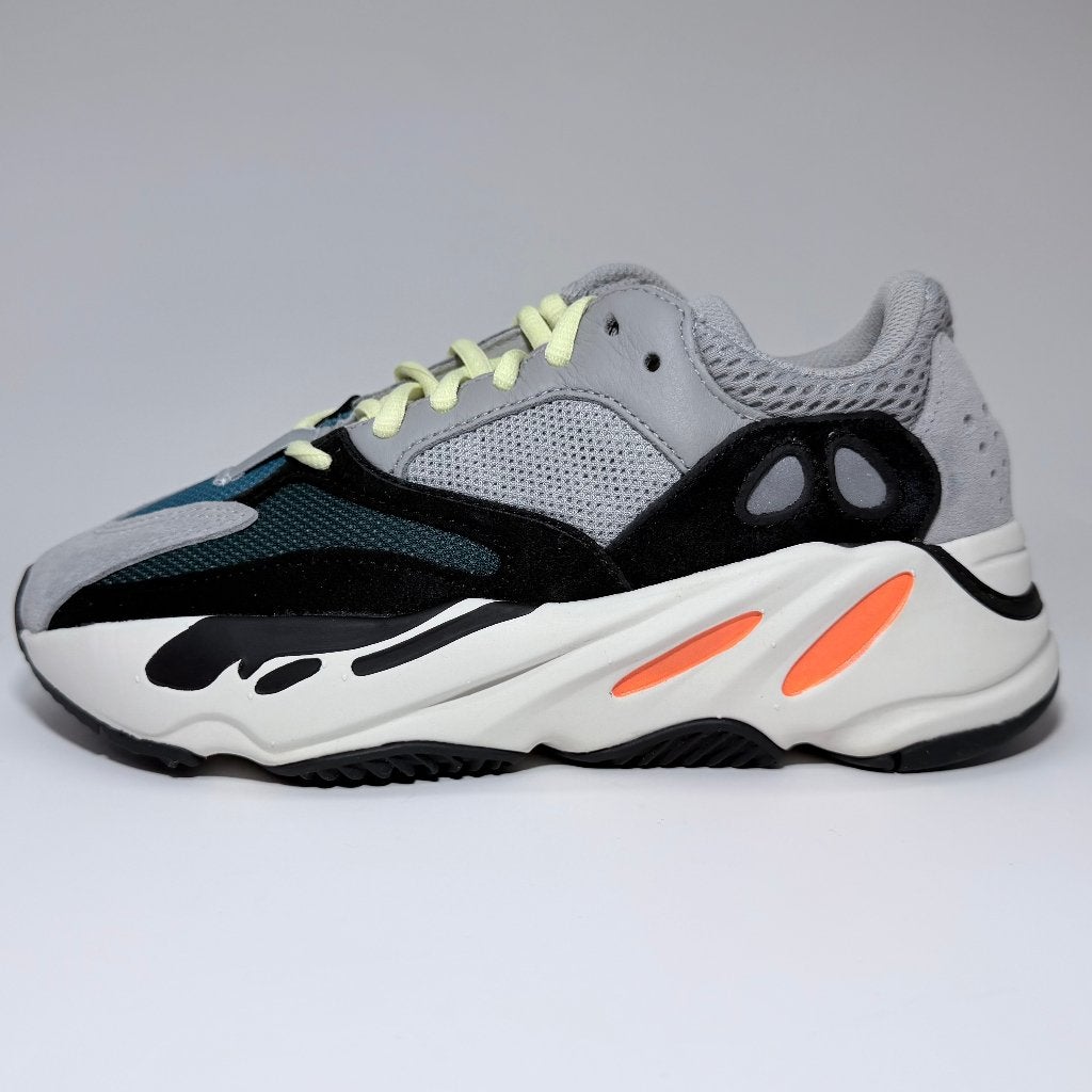 adidas Yeezy 700 Wave Runner - Maat 36, Kleding | Heren, Overige kleuren, Nieuw, Ophalen of Verzenden, Sneakers of Gympen