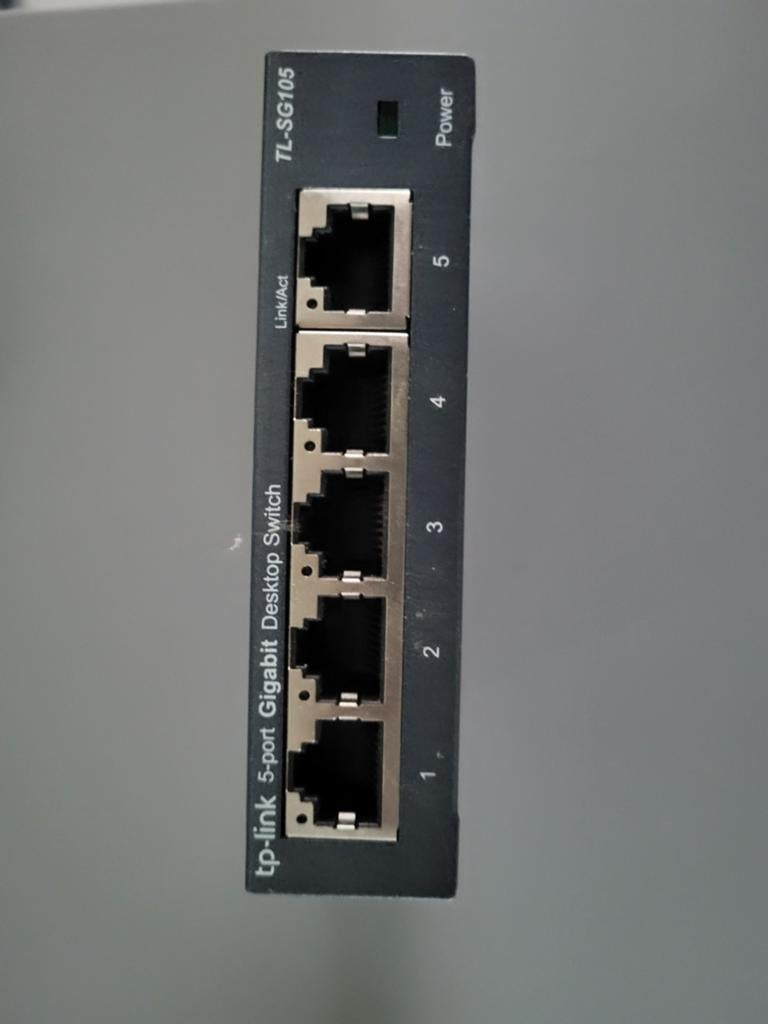 TP-Link 5 Port Gigabit Desktop SWITCH model TL-SG105, Ophalen of Verzenden, Zo goed als nieuw