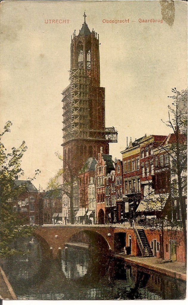 Ansichtkaart Utrecht Domtoren in steigers Oude Gracht, Ophalen of Verzenden, Voor 1920, Gelopen, Utrecht
