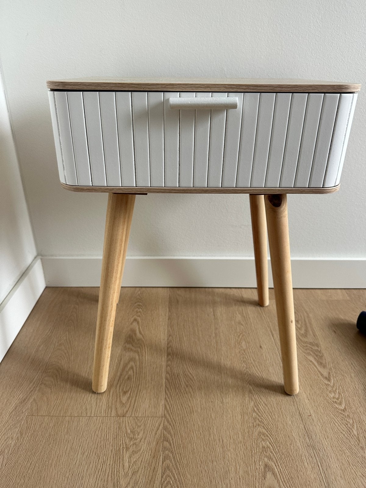 Modern Nachtkastje met Lade - Wit en Hout, Gebruikt, 45 tot 65 cm, Hout, 55 tot 70 cm