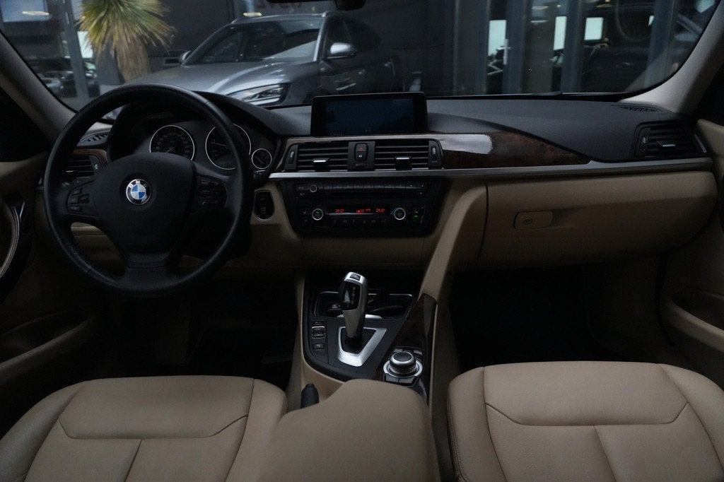BMW 3 Serie Touring 320d 164pk Navigatie/Stoelverwarming/PDC, Auto's, Achterwielaandrijving, Beige, 4 cilinders, Automatische klimaatregeling