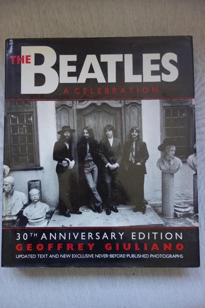 The Beatles boek a celebration, Verzamelen, Ophalen of Verzenden, Zo goed als nieuw, Boek, Tijdschrift of Artikel